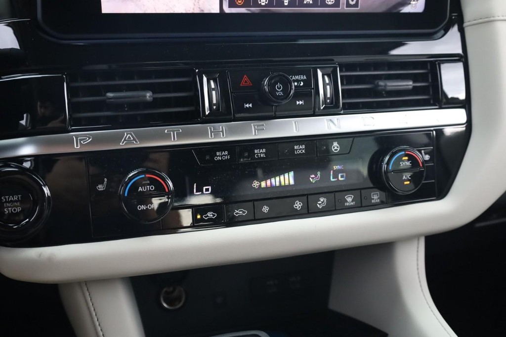 Nissan Pathfinder Vehicle Image 15