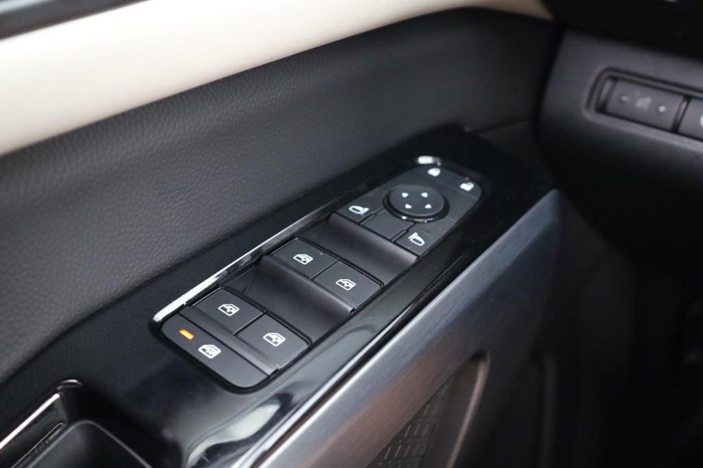 Nissan Pathfinder Vehicle Image 19