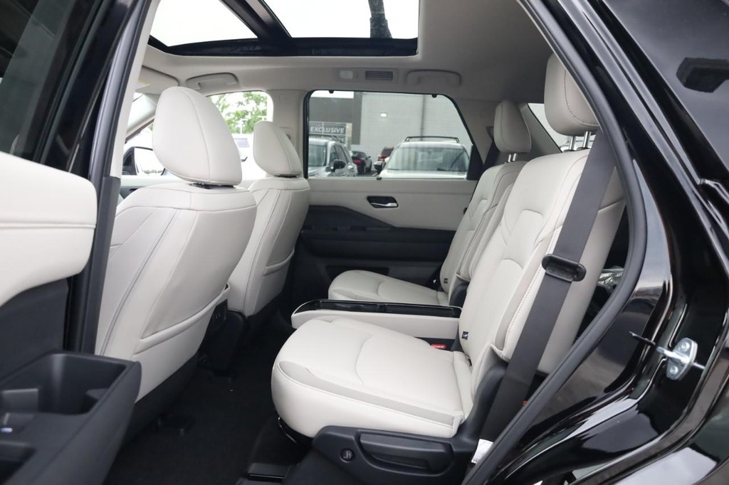 Nissan Pathfinder Vehicle Image 23