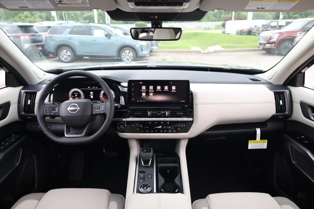 Nissan Pathfinder Vehicle Image 25