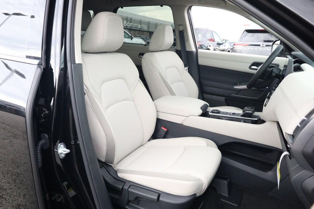 Nissan Pathfinder Vehicle Image 27