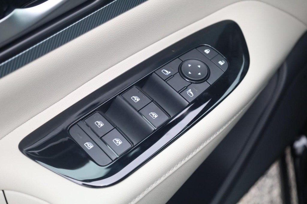 Nissan Murano Vehicle Image 11