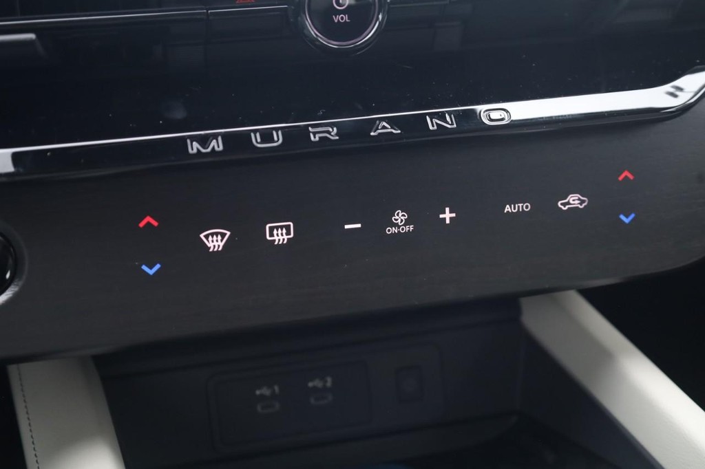 Nissan Murano Vehicle Image 17