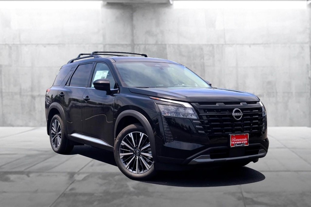 Nissan Pathfinder Vehicle Image 02