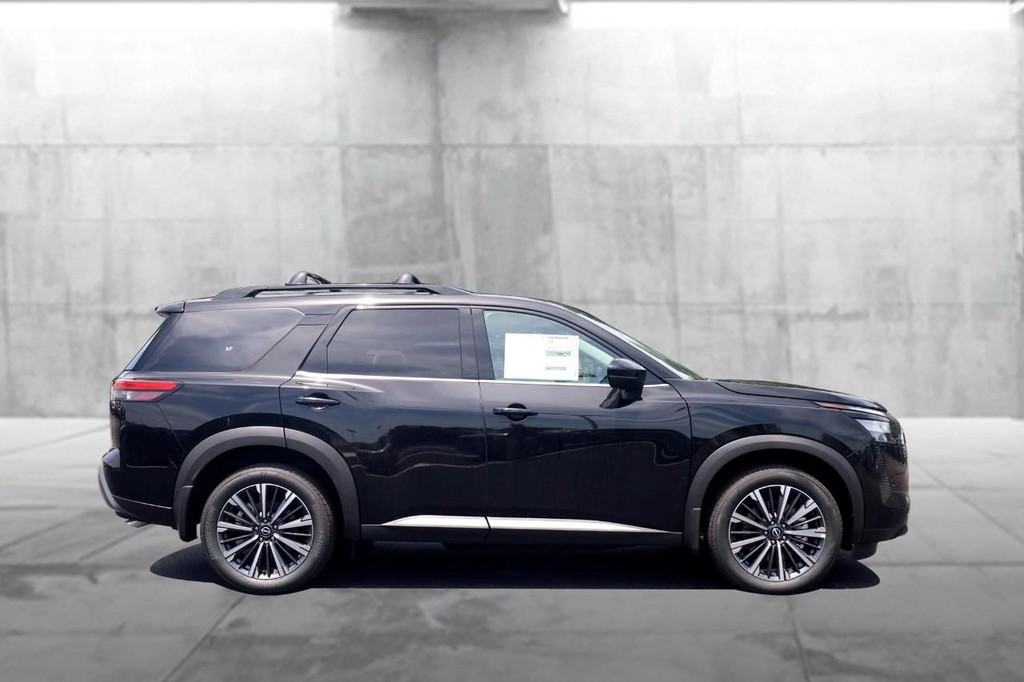 Nissan Pathfinder Vehicle Image 05