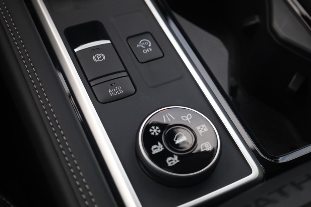 Nissan Pathfinder Vehicle Image 19