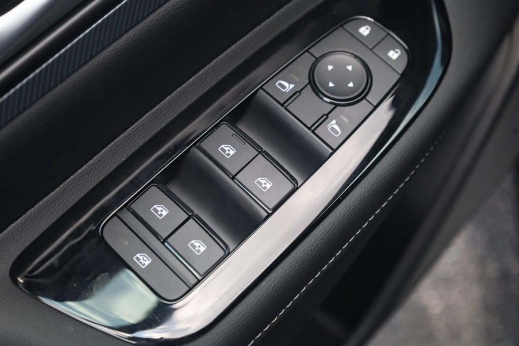 Nissan Murano Vehicle Image 11