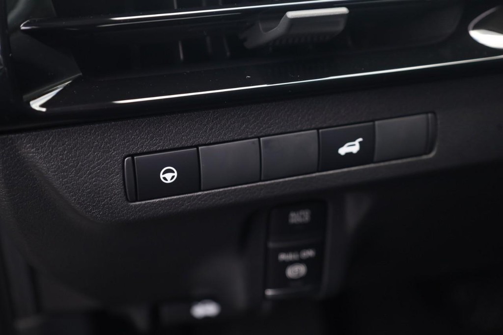 Nissan Murano Vehicle Image 12