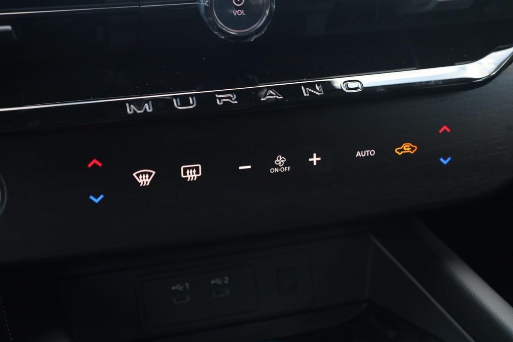 Nissan Murano Vehicle Image 17