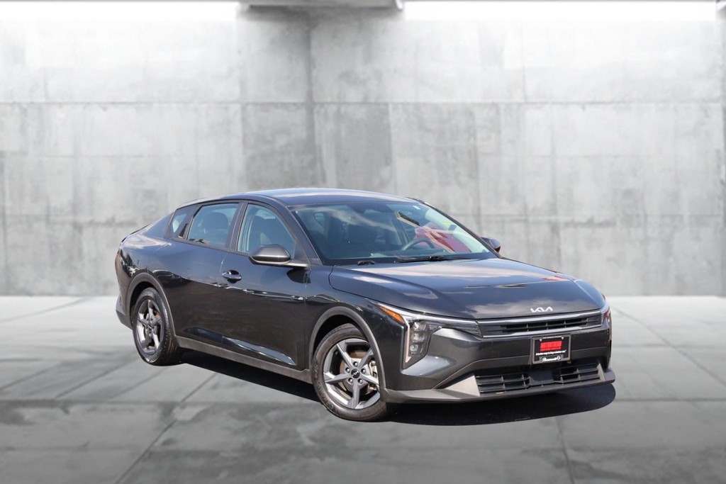 Kia K4 Vehicle Image 02