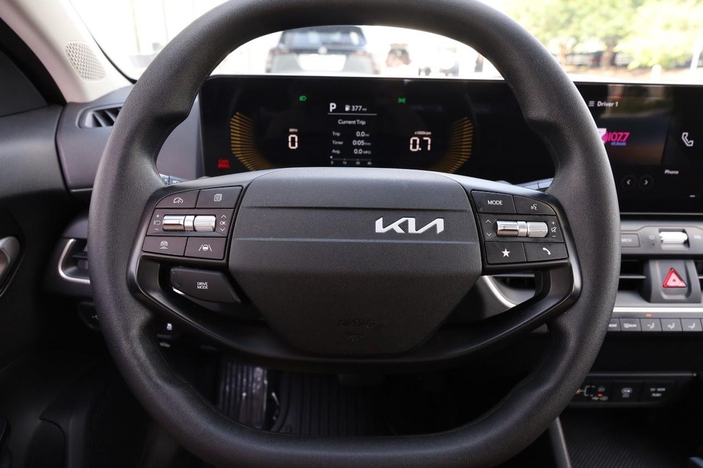 Kia K4 Vehicle Image 10