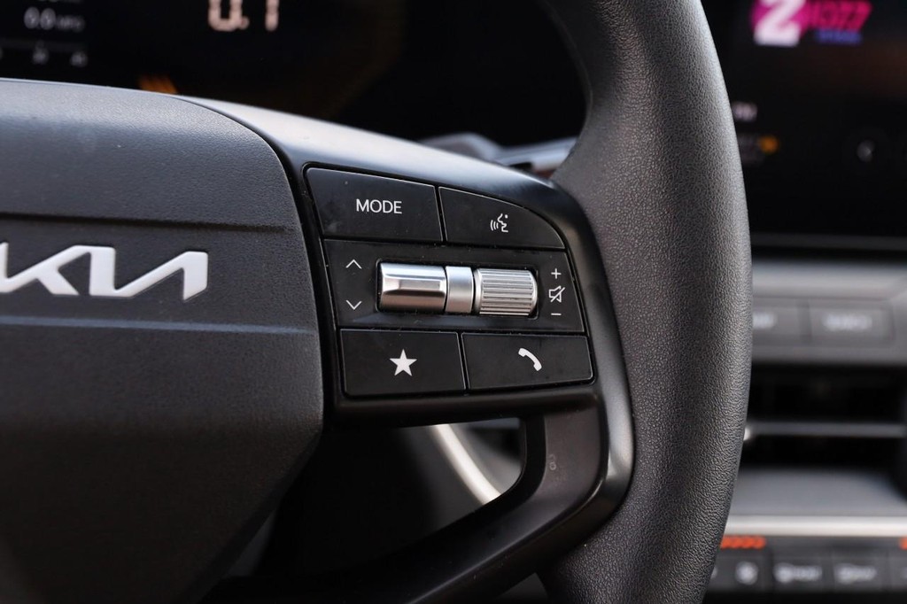 Kia K4 Vehicle Image 12