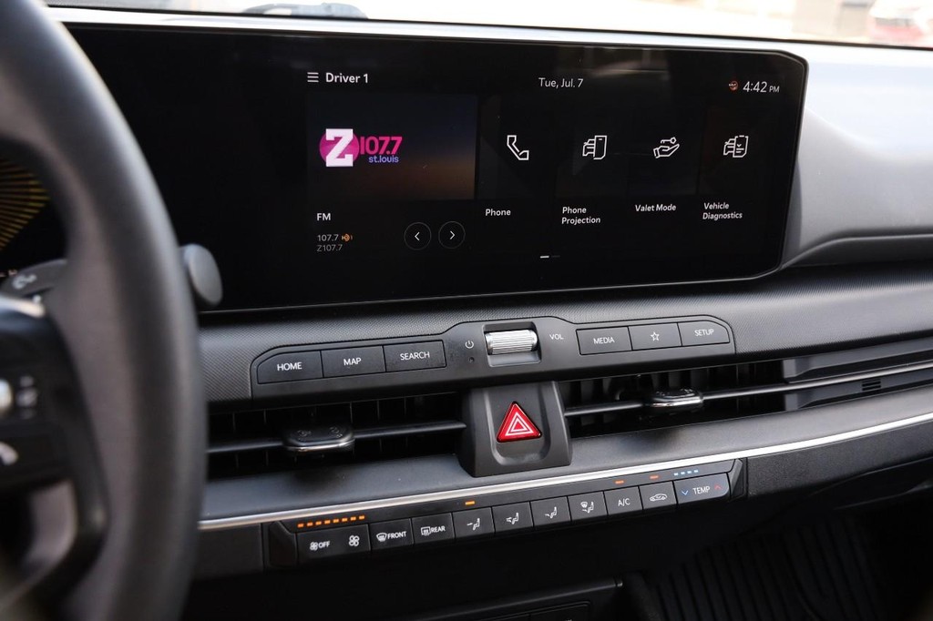 Kia K4 Vehicle Image 15