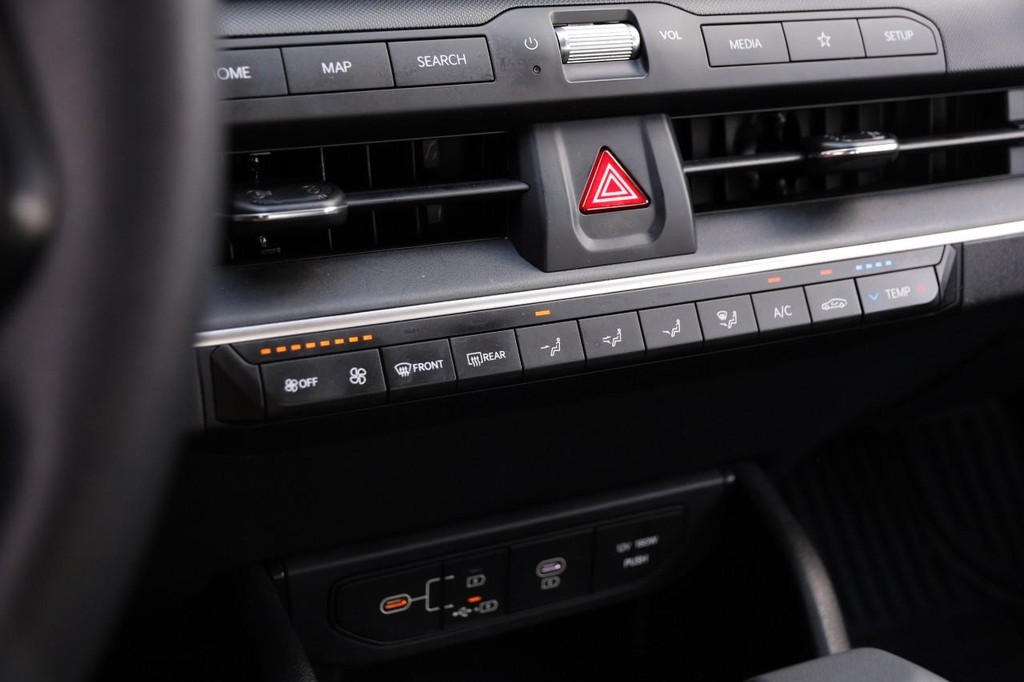 Kia K4 Vehicle Image 18