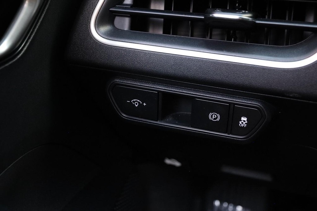 Kia K4 Vehicle Image 21