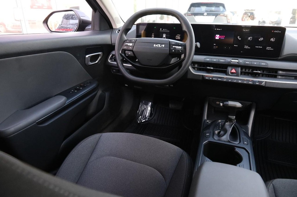 Kia K4 Vehicle Image 23