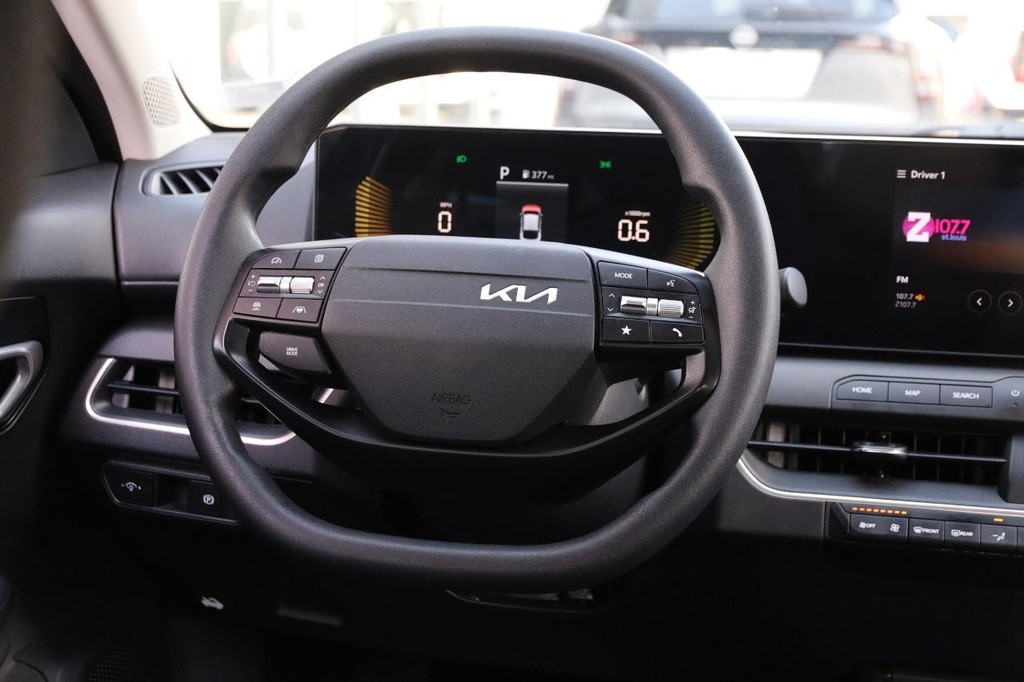 Kia K4 Vehicle Image 24