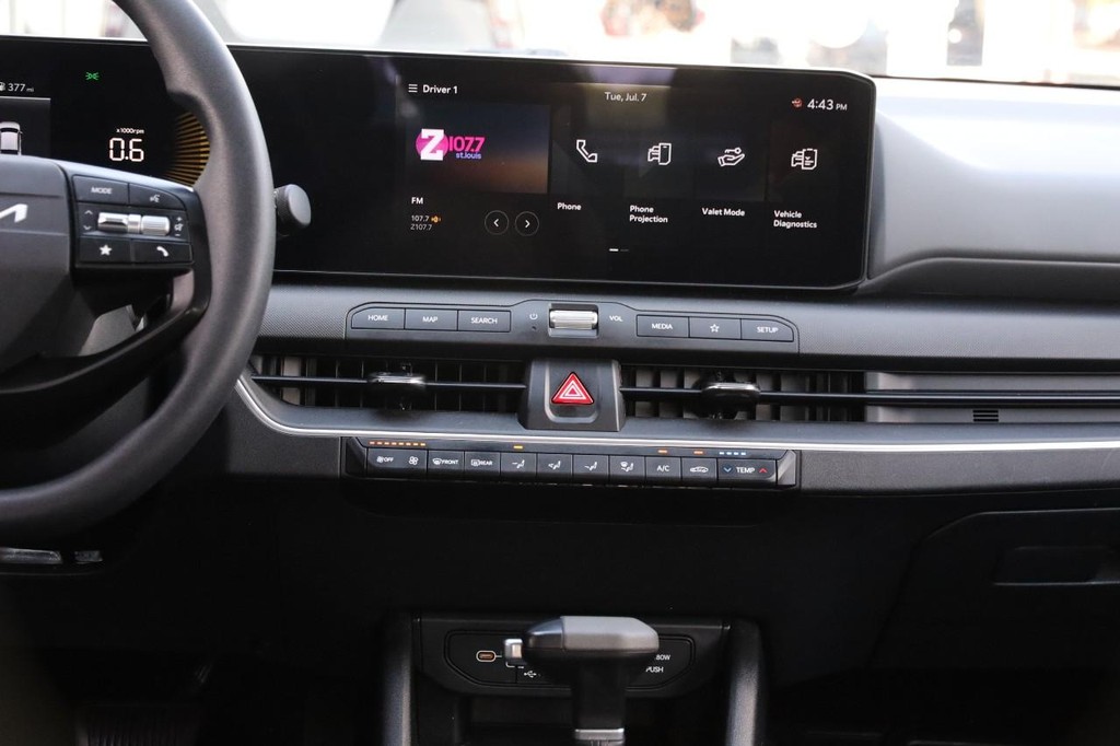 Kia K4 Vehicle Image 25