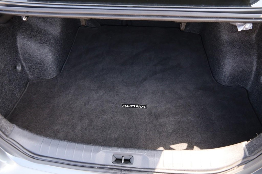 Nissan Altima Vehicle Image 07