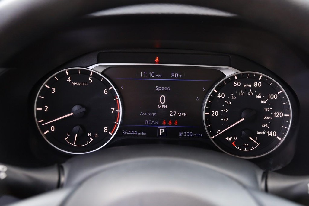 Nissan Altima Vehicle Image 13