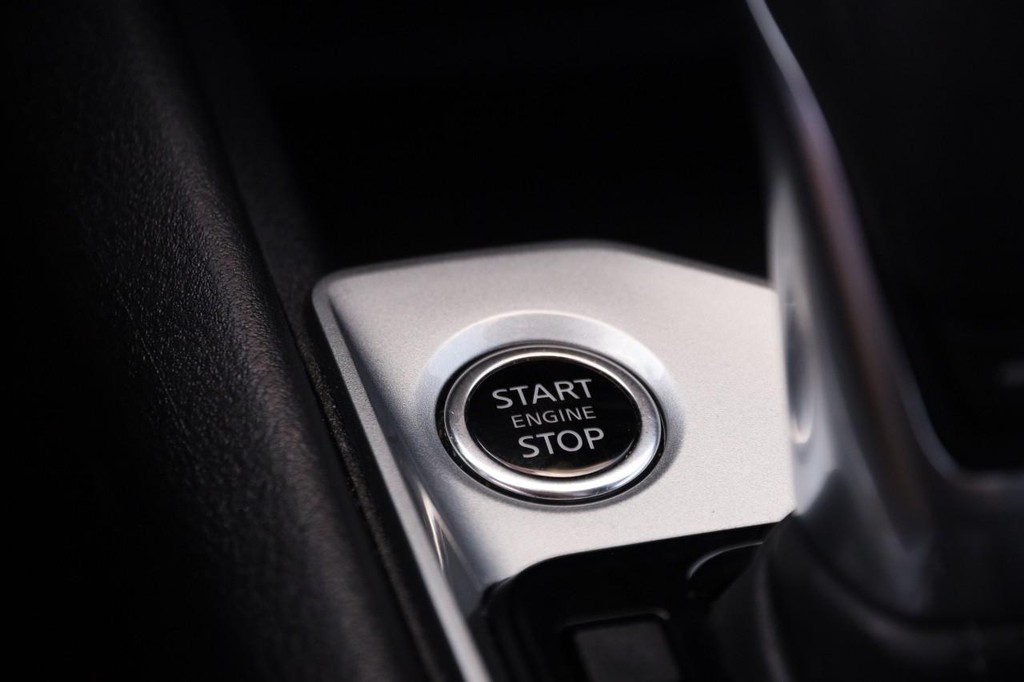 Nissan Altima Vehicle Image 14