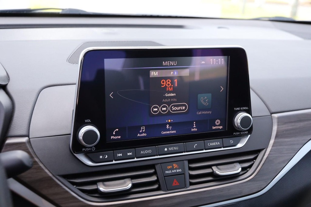 Nissan Altima Vehicle Image 15
