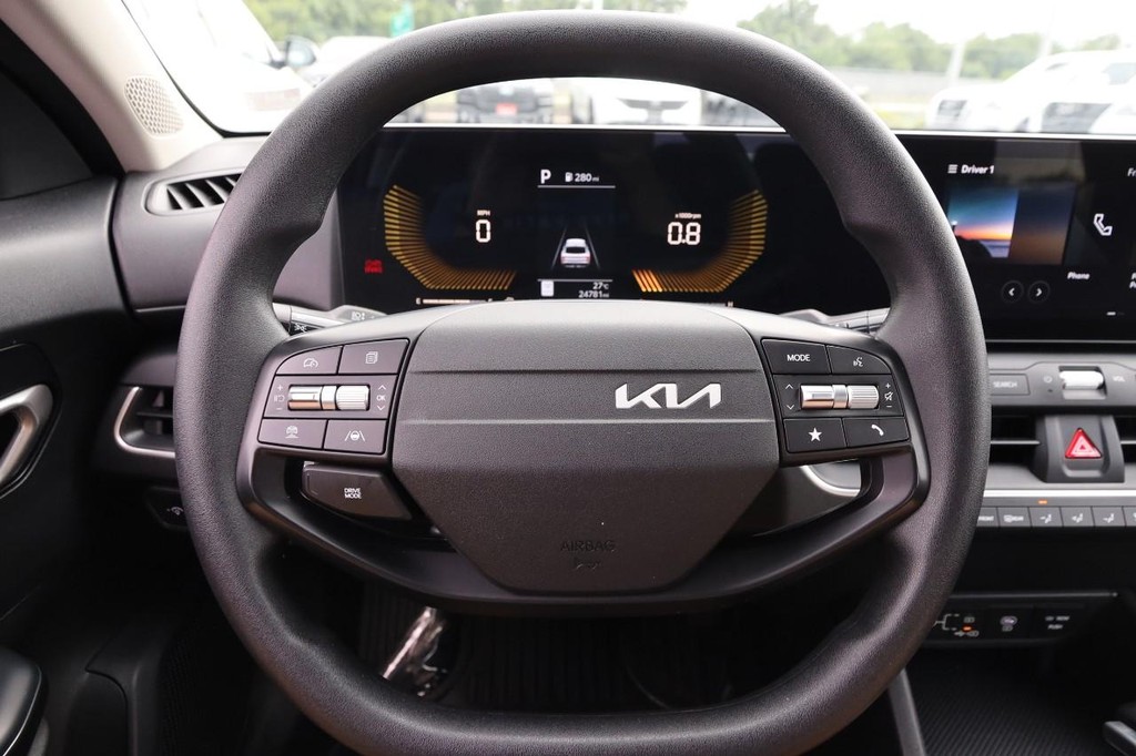 Kia K4 Vehicle Image 10
