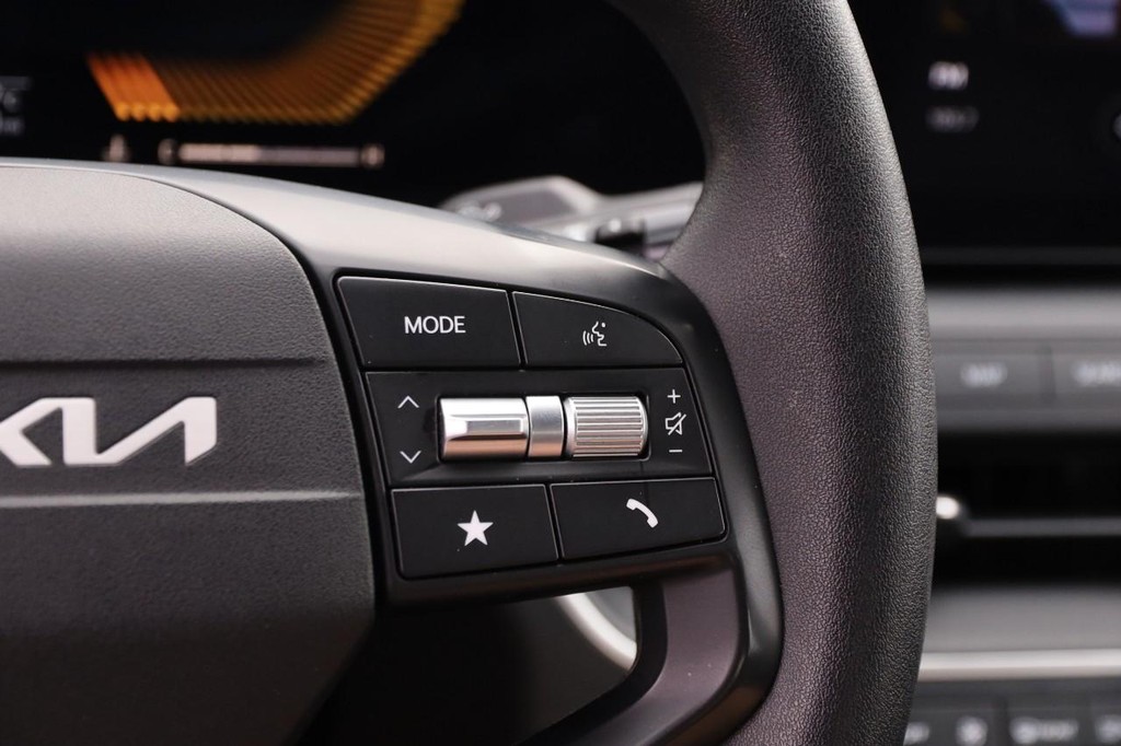 Kia K4 Vehicle Image 12