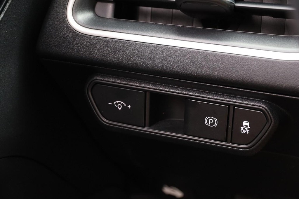 Kia K4 Vehicle Image 20