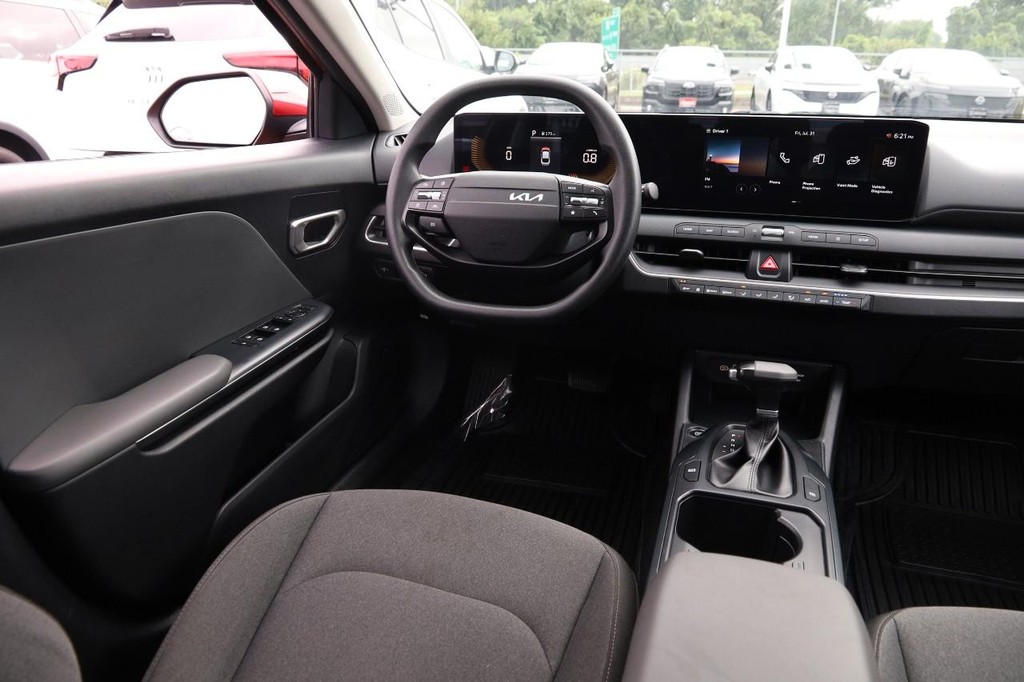 Kia K4 Vehicle Image 22