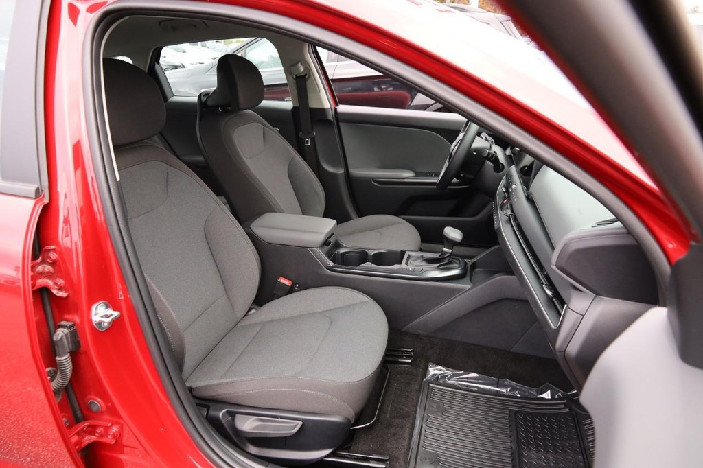 Kia K4 Vehicle Image 26