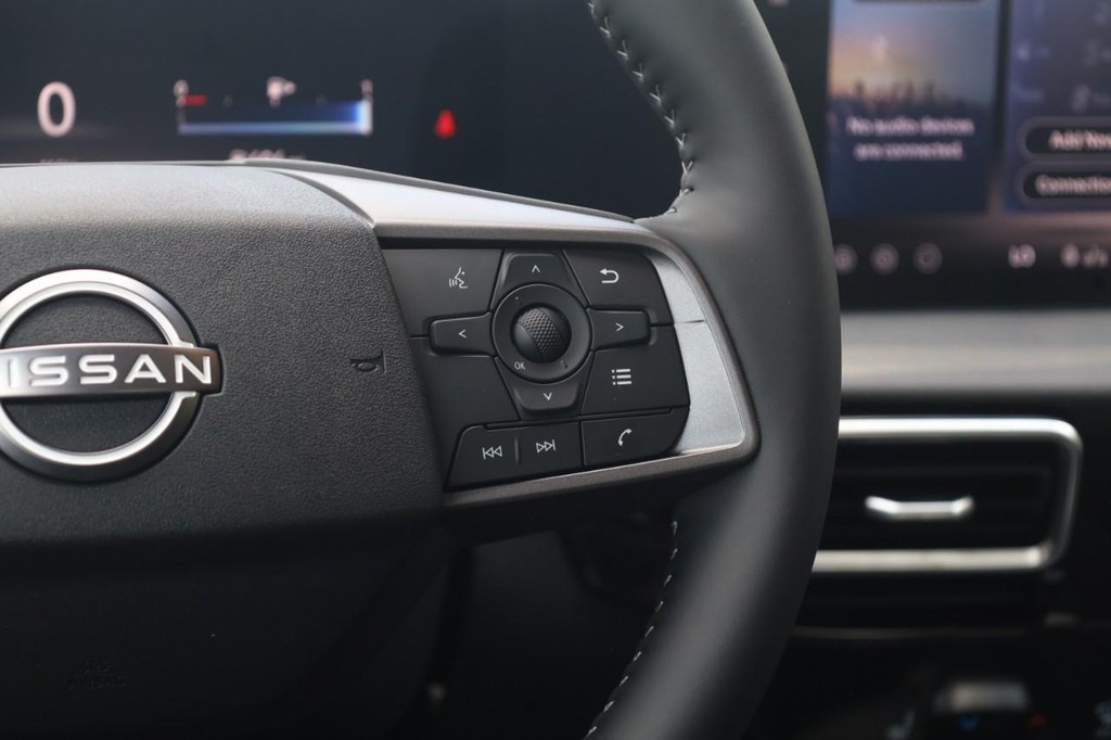 Nissan Sentra Vehicle Full-screen Gallery Image 9