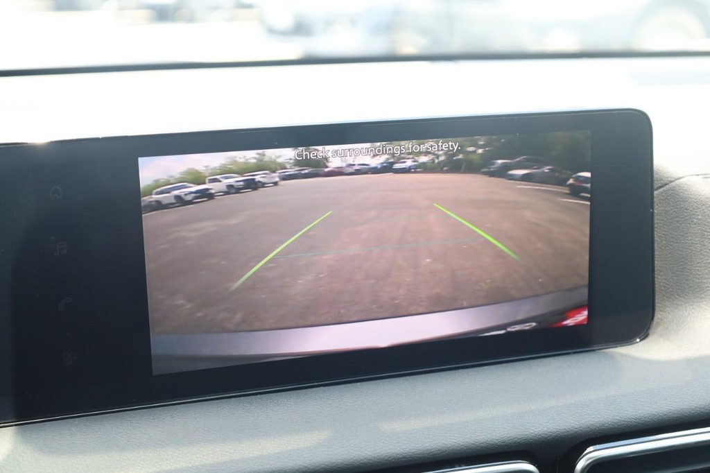 Nissan Sentra Vehicle Full-screen Gallery Image 15