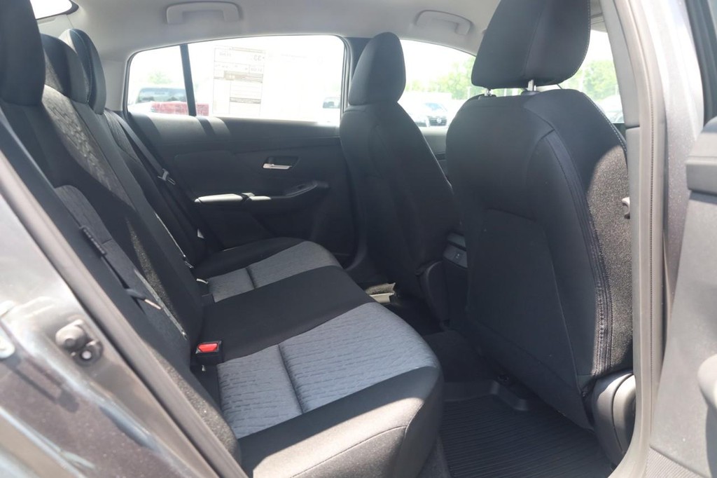 Nissan Sentra Vehicle Full-screen Gallery Image 22
