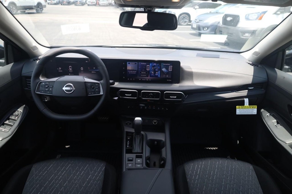 Nissan Sentra Vehicle Full-screen Gallery Image 7