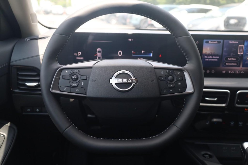 Nissan Sentra Vehicle Full-screen Gallery Image 8