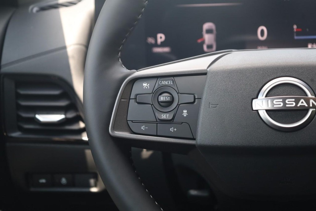 Nissan Sentra Vehicle Full-screen Gallery Image 10