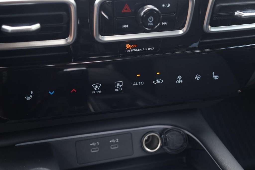 Nissan Sentra Vehicle Full-screen Gallery Image 16