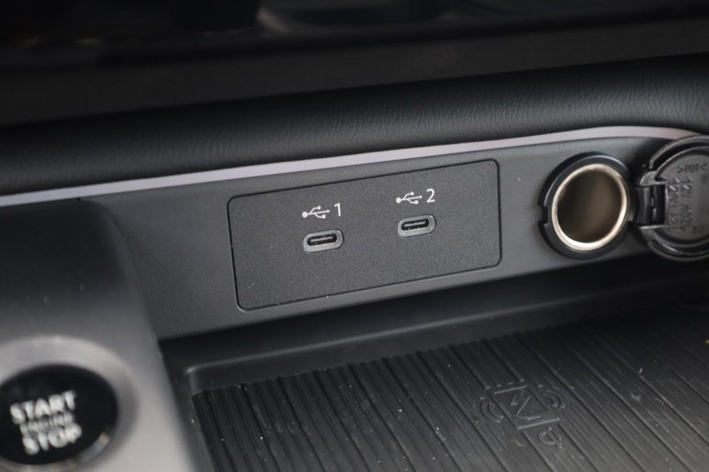 Nissan Sentra Vehicle Full-screen Gallery Image 17