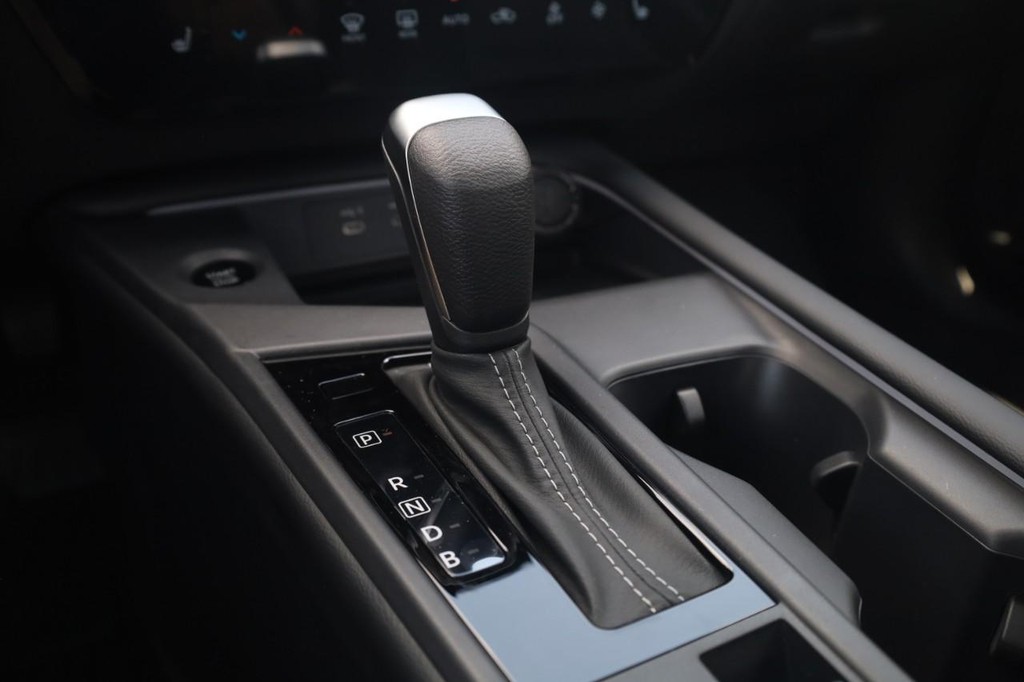 Nissan Sentra Vehicle Full-screen Gallery Image 19