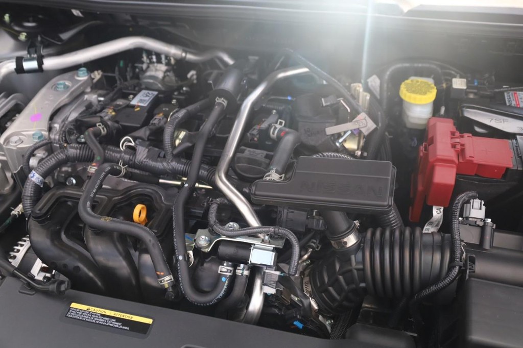 Nissan Sentra Vehicle Full-screen Gallery Image 24