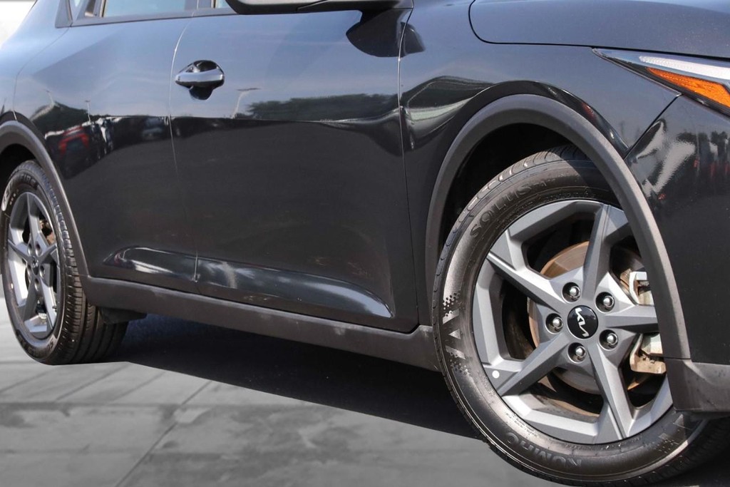 Kia K4 Vehicle Full-screen Gallery Image 3