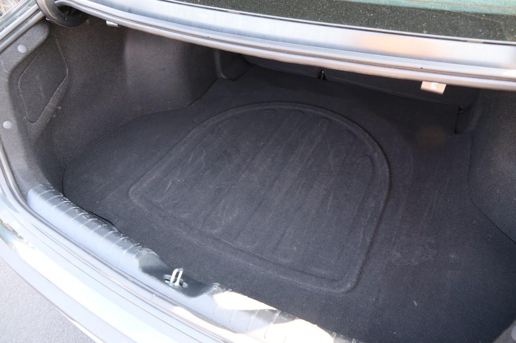 Kia K4 Vehicle Full-screen Gallery Image 6