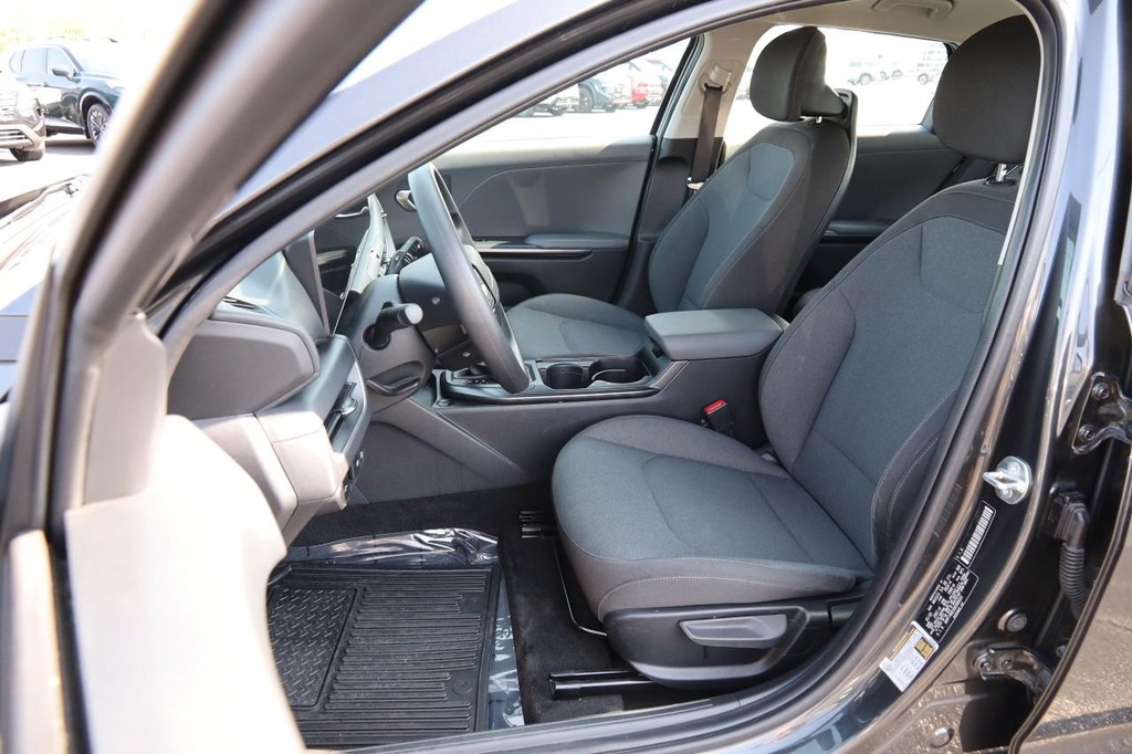 Kia K4 Vehicle Full-screen Gallery Image 7