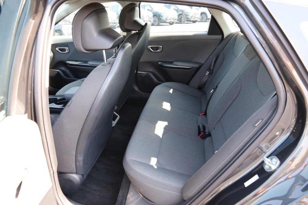Kia K4 Vehicle Full-screen Gallery Image 8