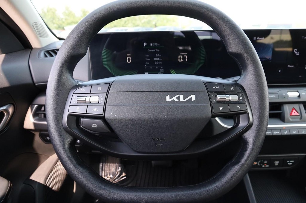 Kia K4 Vehicle Full-screen Gallery Image 9