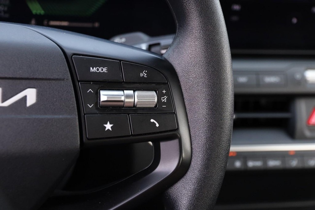 Kia K4 Vehicle Full-screen Gallery Image 11
