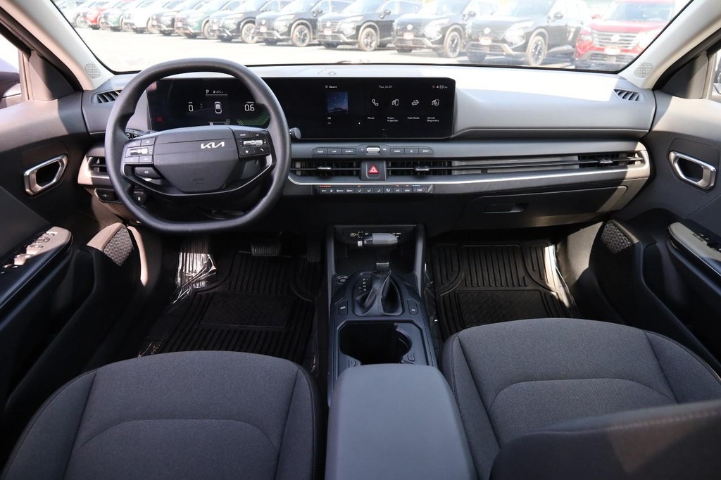 Kia K4 Vehicle Full-screen Gallery Image 21