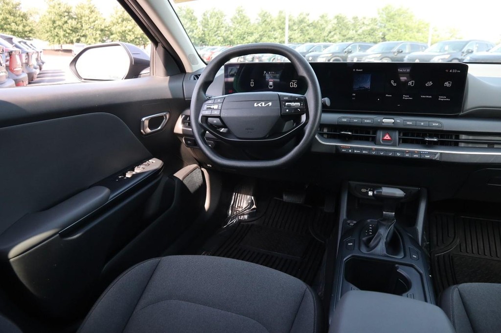 Kia K4 Vehicle Full-screen Gallery Image 22