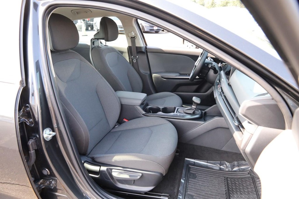 Kia K4 Vehicle Full-screen Gallery Image 25